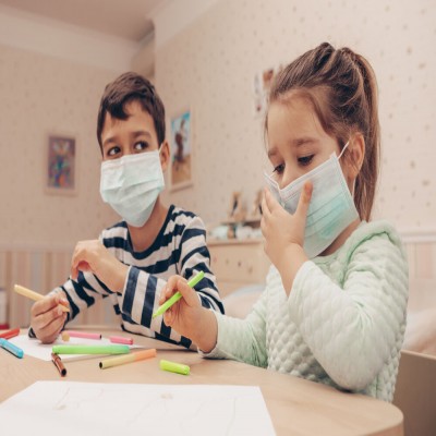آیا فاصله اجتماعی بر رشد کودکان تأثیر می گذارد؟