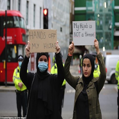 زنان در رسانه‌های جهان/دست از حجابم بردار!