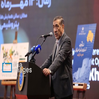 اقتصاد باید به دست مردم سپرده شود